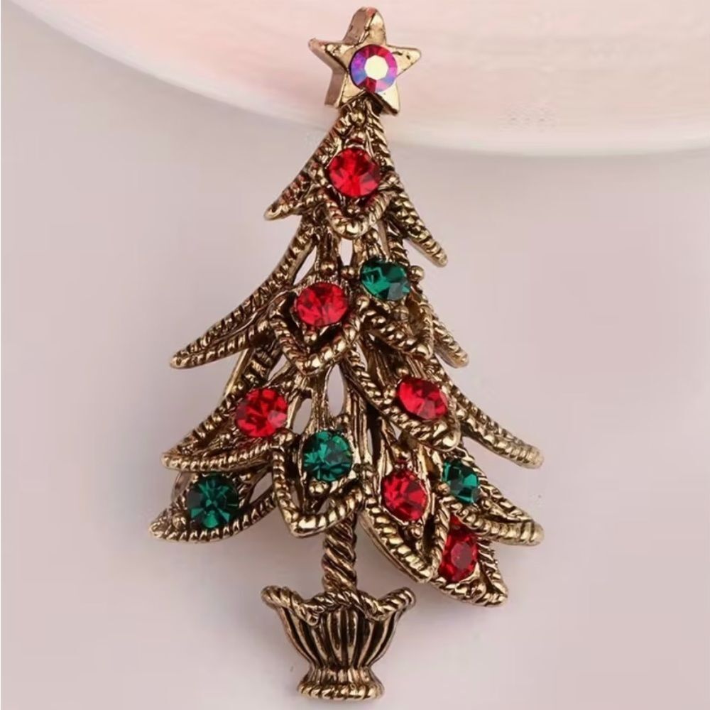 🌲 Festive Gold & Crystal Christmas Tree Brooch 🌲
